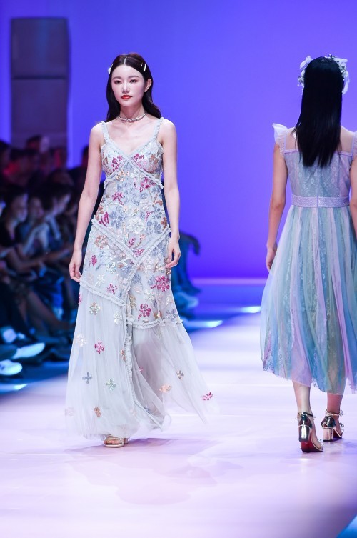 媛帆女装2020春夏发布秀 探索生生不息的女性之美